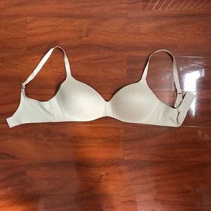 NEW ! Uniqlo bras - beige